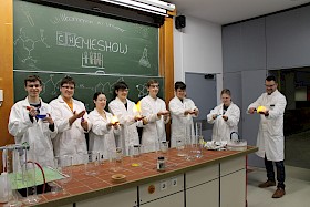 Beliebt war die Chemie-Show, bei der es optisch wirkungsvoll zündete.