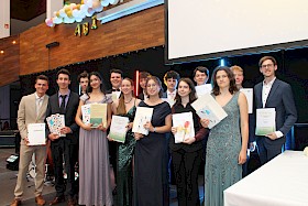 Diese Schüler wurden für ihre besonderen Leistungen in einzelnen Fächern mit Preisen ausgezeichnet.